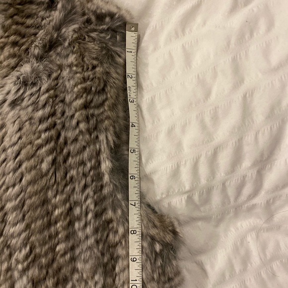 Danier rabbit fur vest. - Picture 6 of 7
